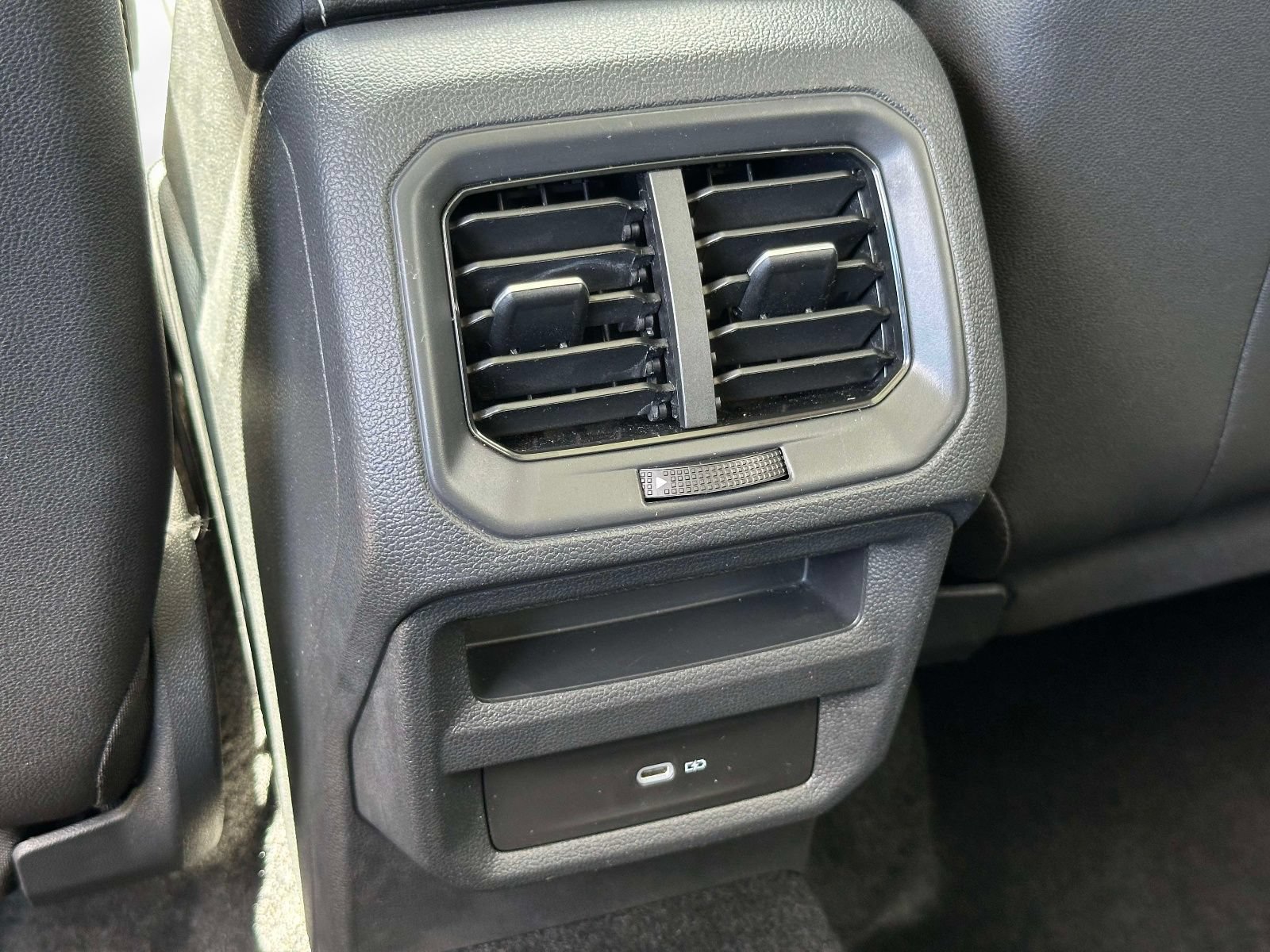 Certified 2024 Volkswagen Taos SE FWD image 14