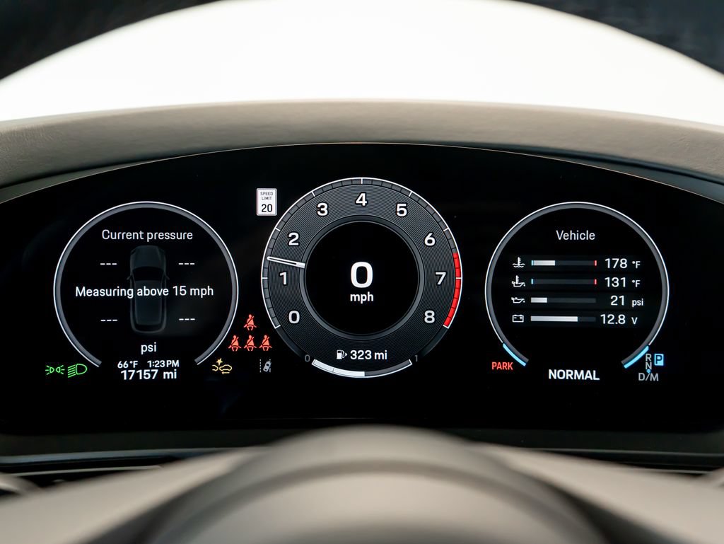 Certified 2025 Porsche Cayenne AWD/4WD image 18