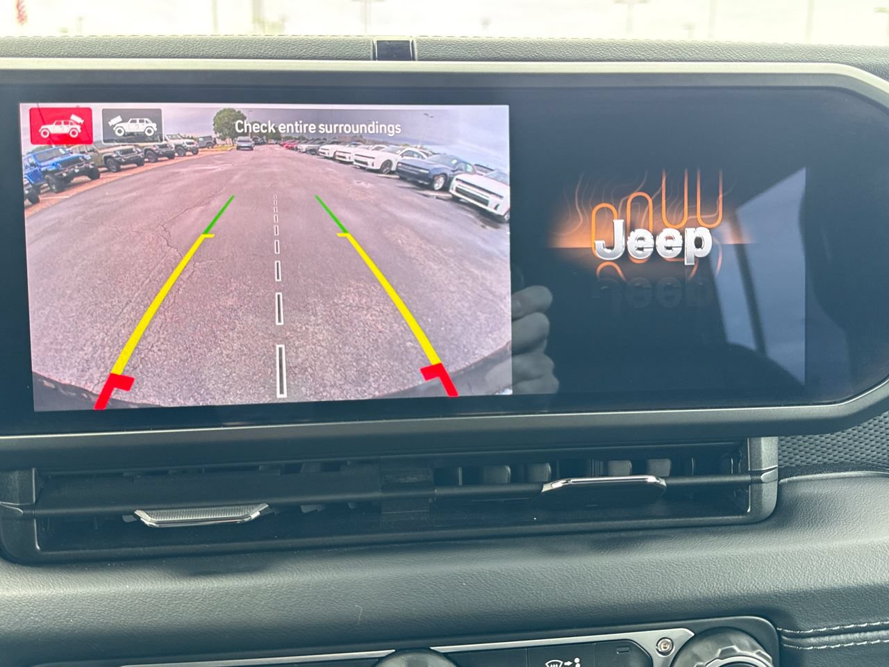 Used 2025 Jeep Wrangler Unlimited Rubicon AWD/4WD image 18