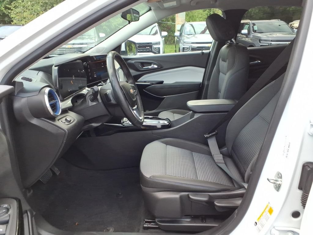 Certified 2024 Chevrolet Trax LT w/ LT Convenience Package FWD image 10