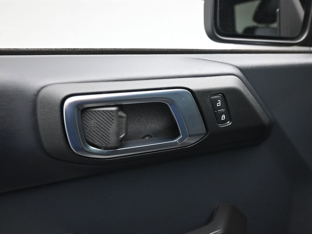 Used 2025 Ford Bronco Badlands image 11