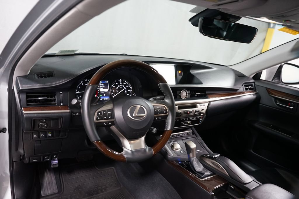 Used 2018 Lexus ES 350 w/ Luxury Package w/Wood Trim FWD image 11