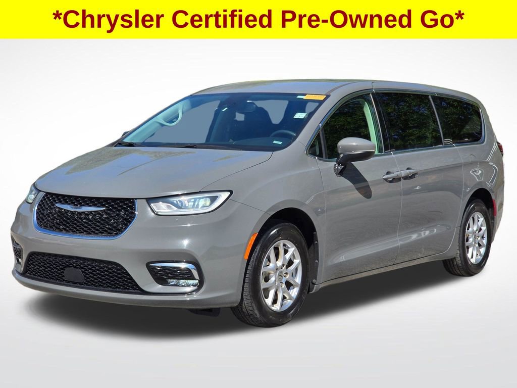 Used 2023 Chrysler Pacifica Touring-L FWD image 2