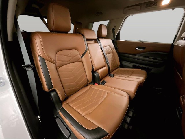 Used 2023 Nissan Pathfinder Platinum w/ Cargo Package AWD/4WD image 26