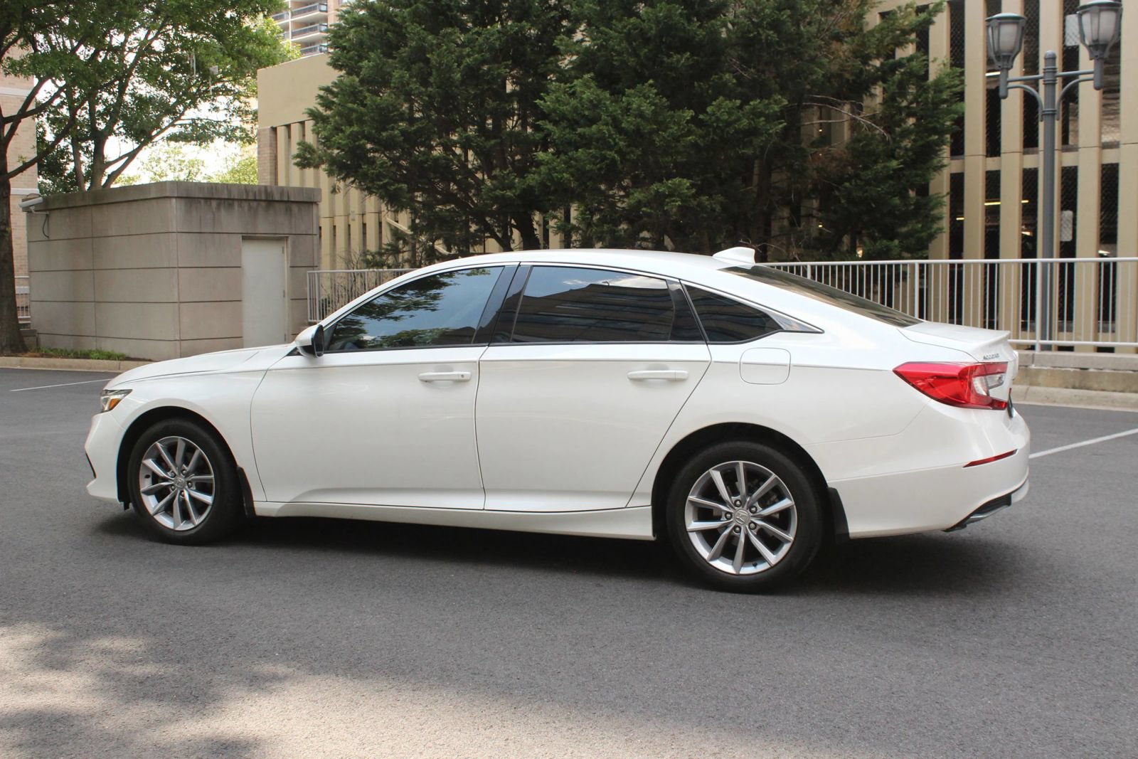 Used 2021 Honda Accord LX image 9