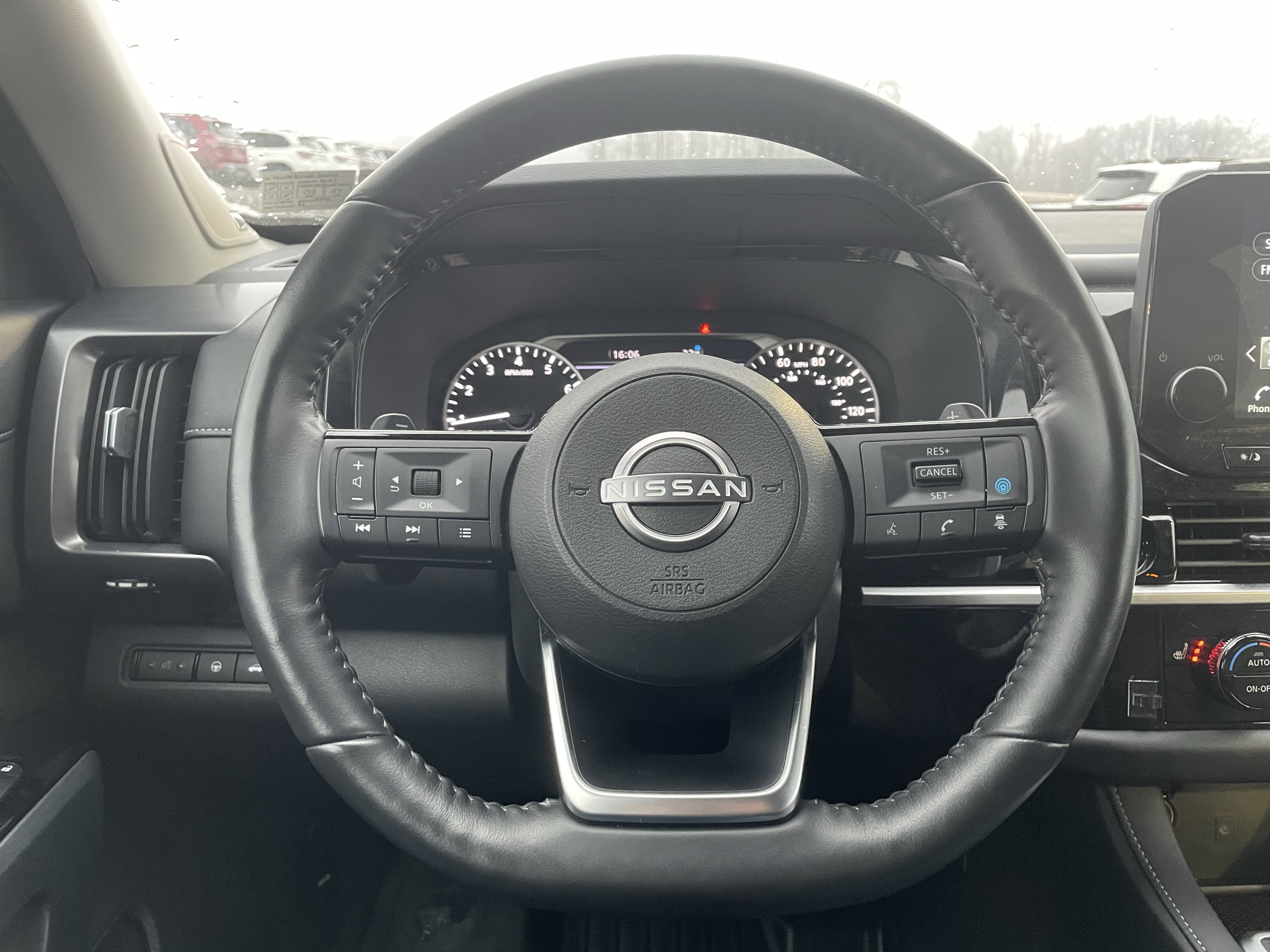 Used 2024 Nissan Pathfinder SL w/ SL Premium Package image 18