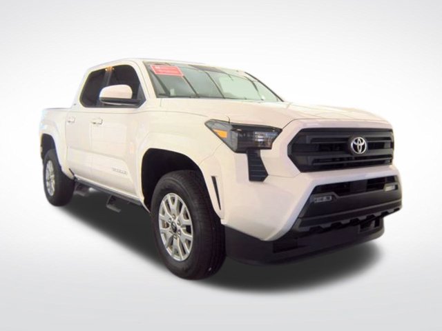 Used 2025 Toyota Tacoma SR5 AWD/4WD image 2