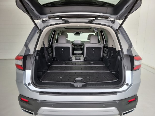 Used 2024 Honda Pilot Touring image 10