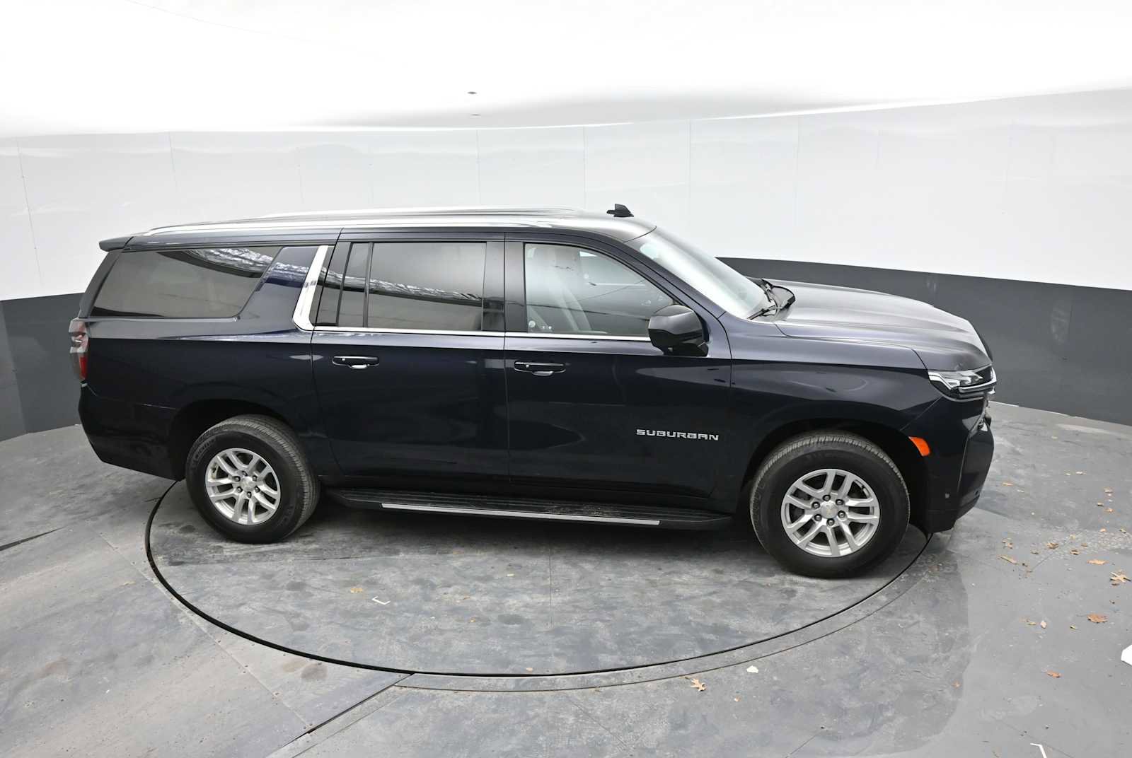 Used 2022 Chevrolet Suburban LS AWD/4WD image 36
