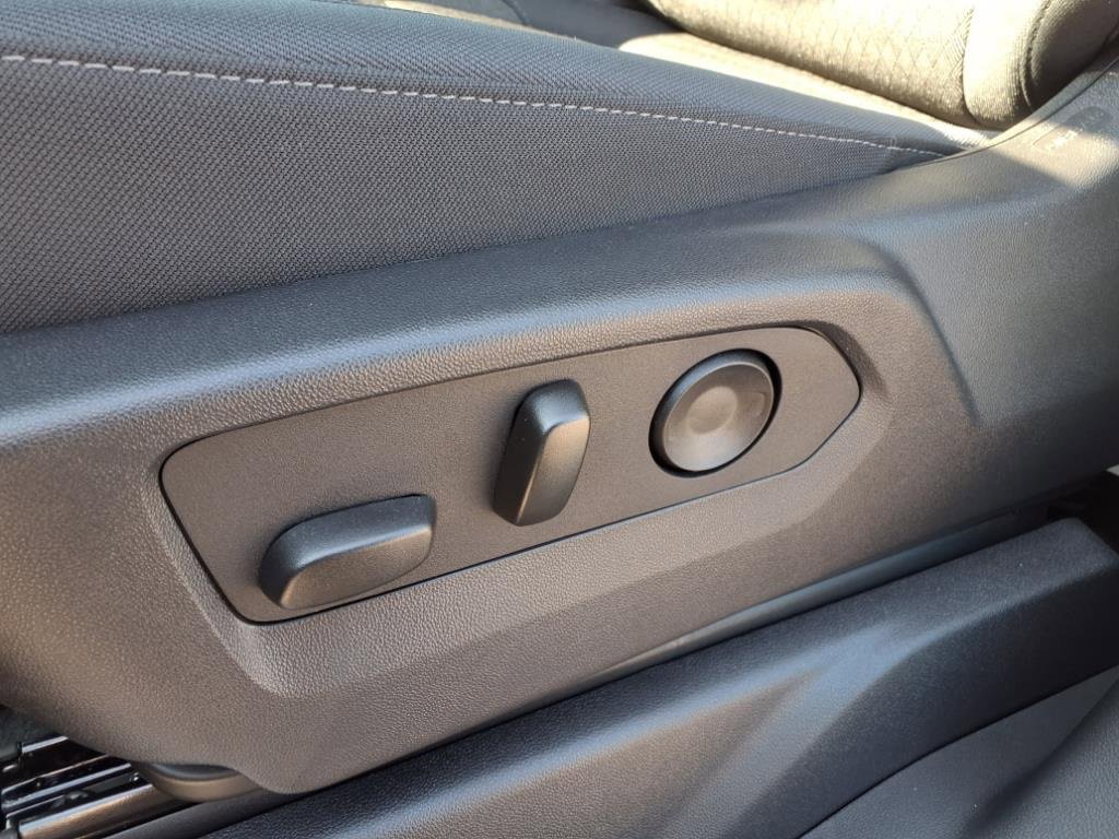 Used 2025 Chevrolet Silverado 1500 LT image 12