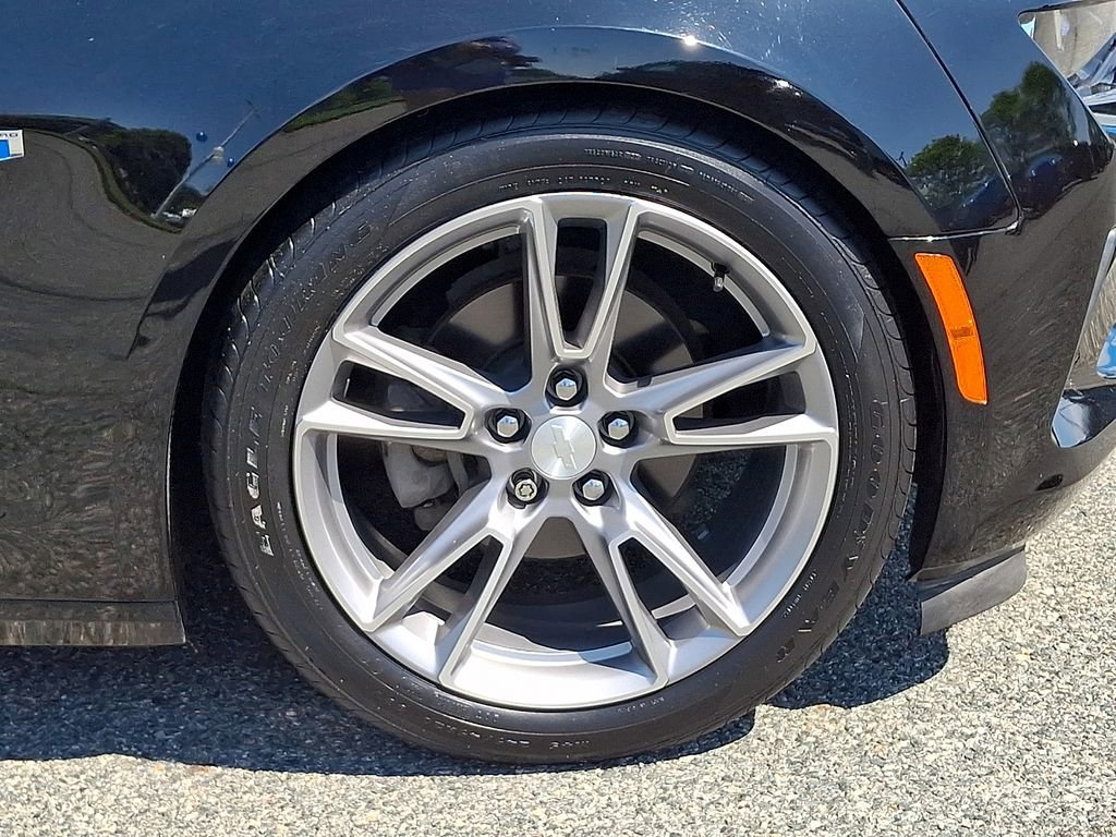 Used 2017 Chevrolet Camaro LT RWD image 8