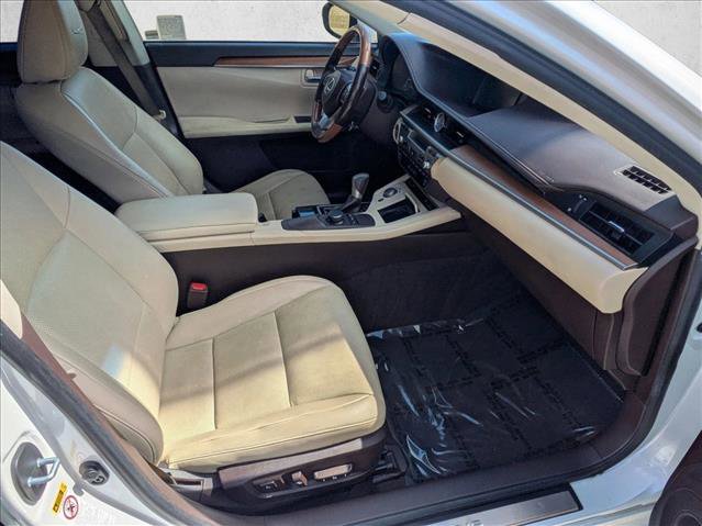 Used 2016 Lexus ES 350 w/ Premium Package w/Wood Trim image 20