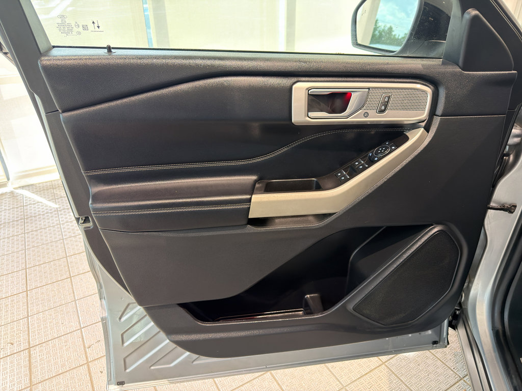 Used 2022 Ford Explorer Limited image 15