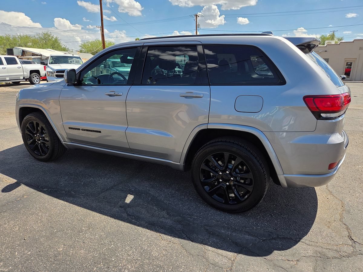 Used 2018 Jeep Grand Cherokee Altitude RWD image 19