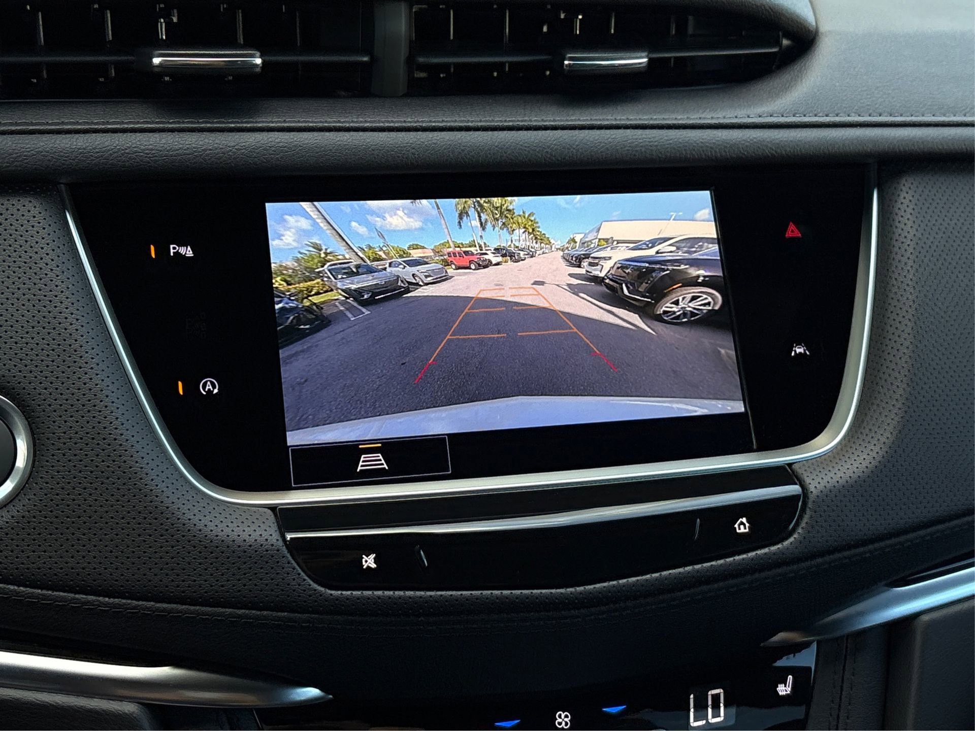 New 2025 Cadillac XT6 Luxury image 25
