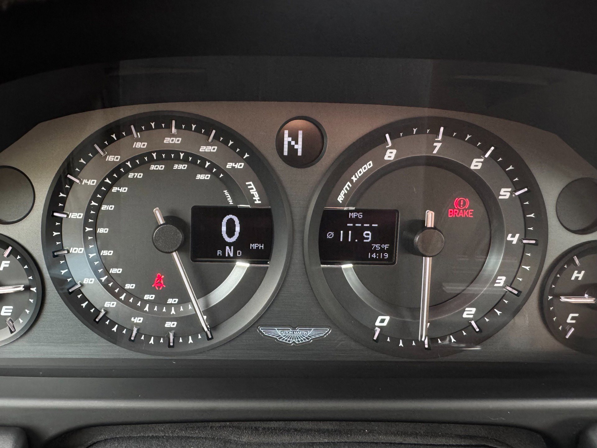 Used 2015 Aston Martin V8 Vantage GT image 47