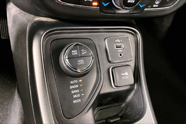 Used 2020 Jeep Compass Trailhawk AWD/4WD image 15