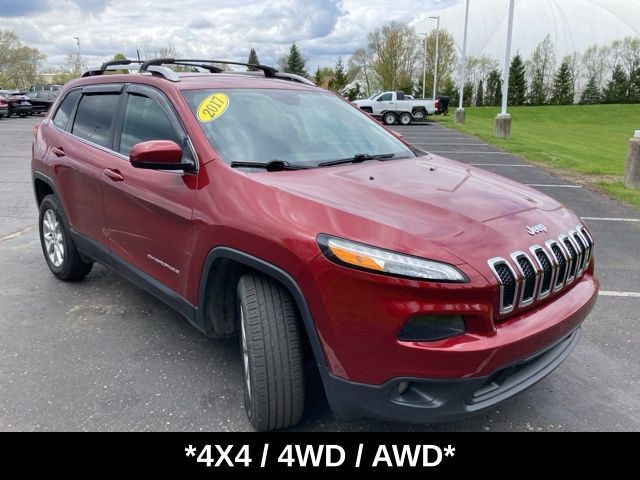 Used 2017 Jeep Cherokee Latitude w/ Cold Weather Group AWD/4WD image 2
