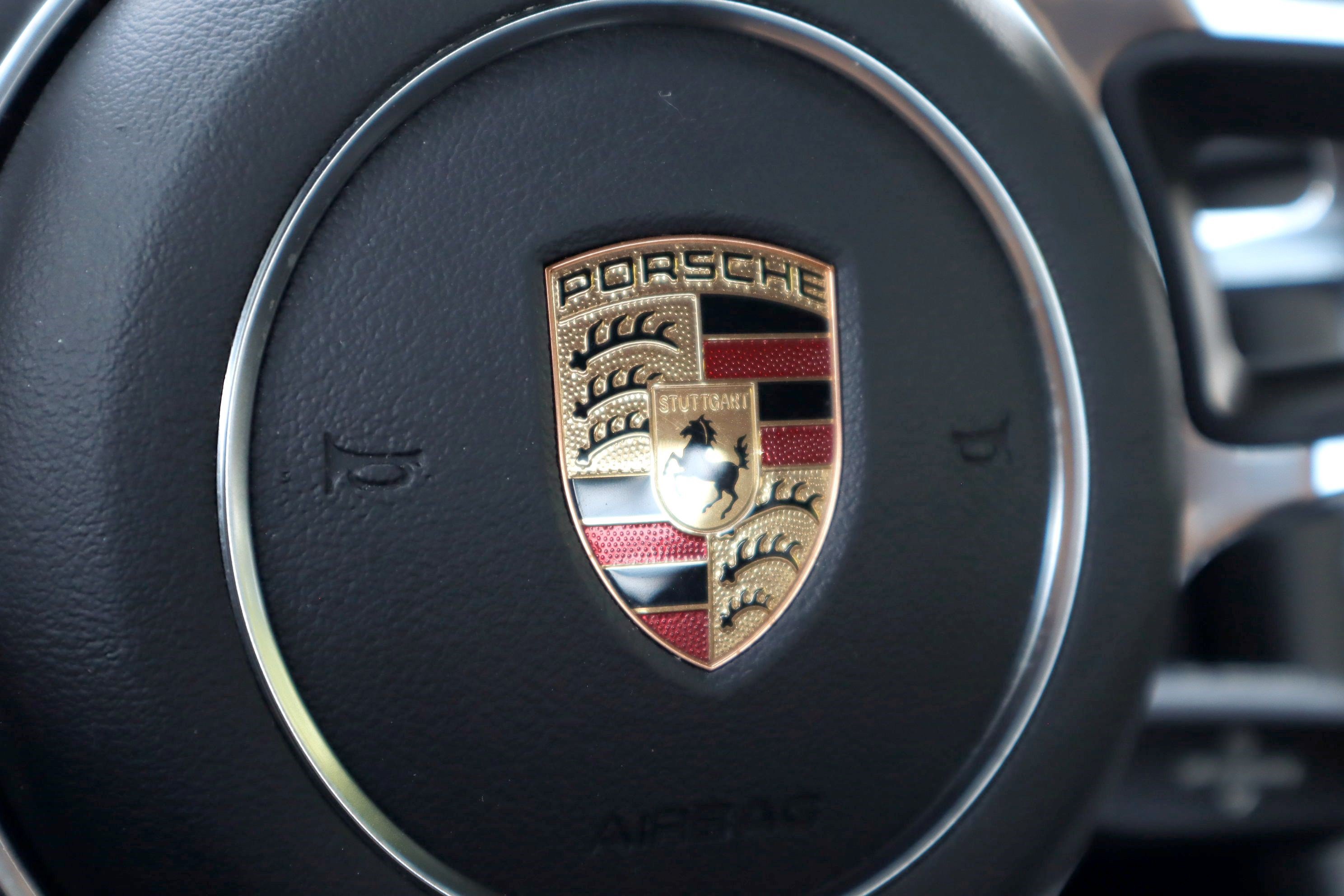 Used 2018 Porsche 718 Cayman RWD image 21