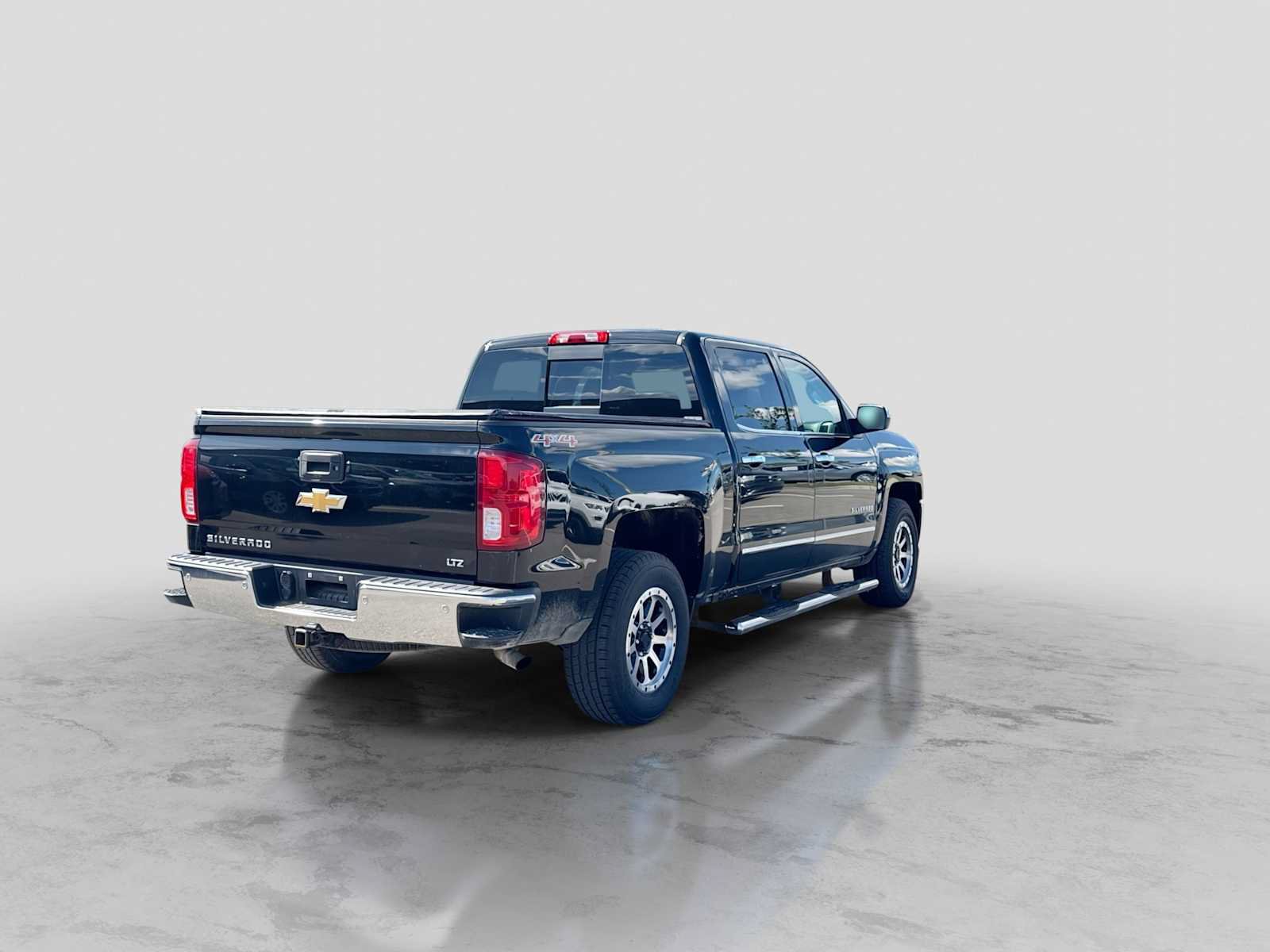 Used 2017 Chevrolet Silverado 1500 LTZ w/ Sport Package AWD/4WD image 5