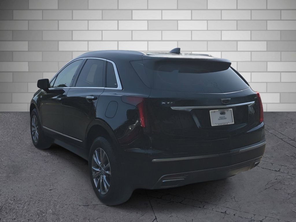 Used 2021 Cadillac XT5 Premium Luxury w/ LPO, Premium Carpet Package FWD image 3