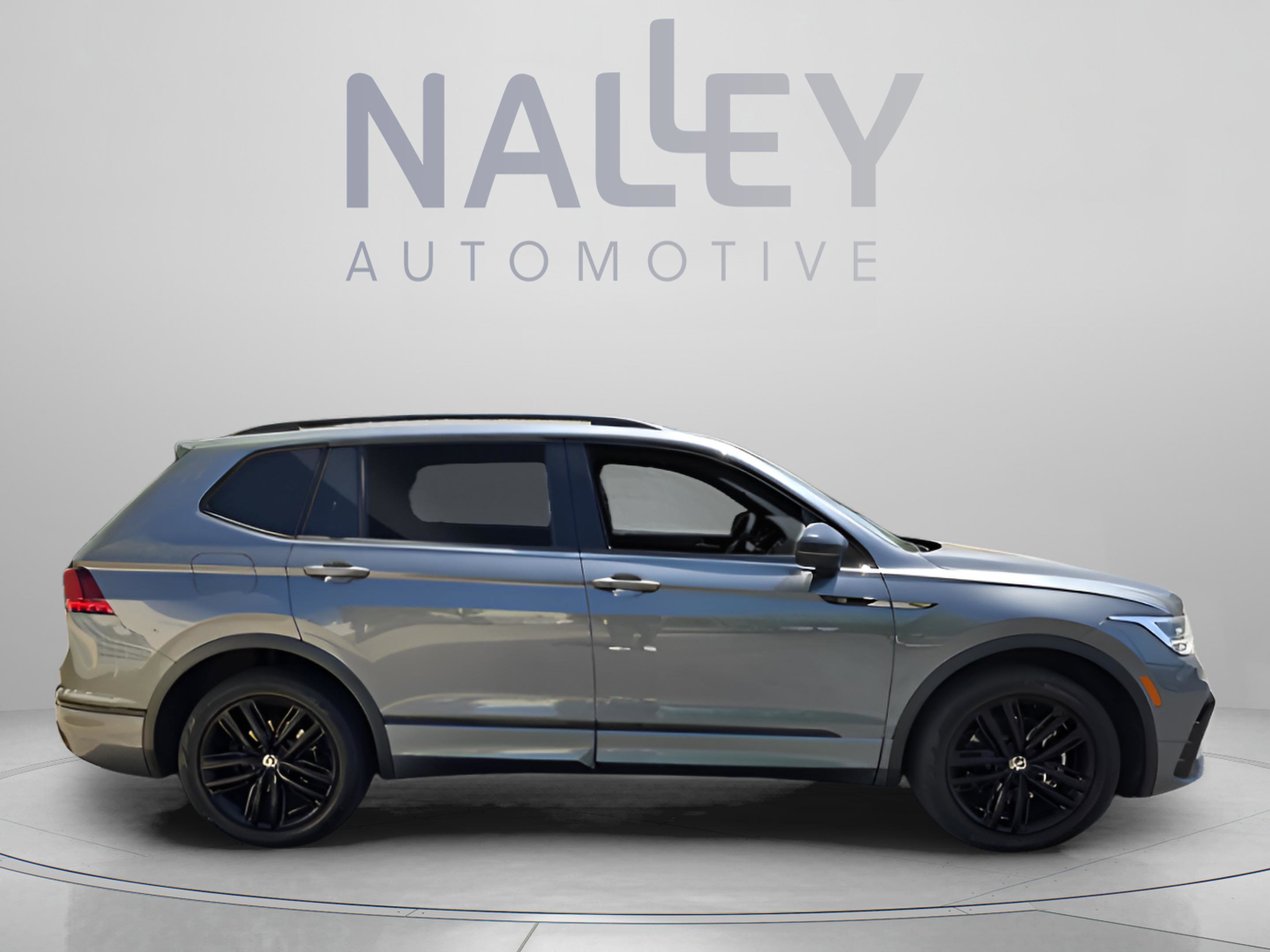 Used 2022 Volkswagen Tiguan SE R-Line FWD image 6