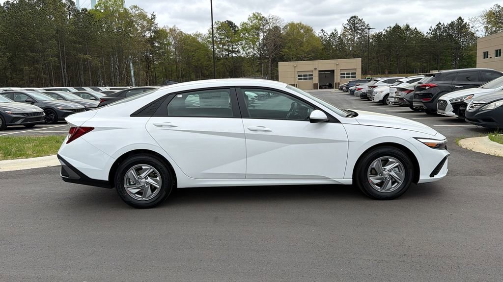 New 2026 Hyundai Elantra SE image 4