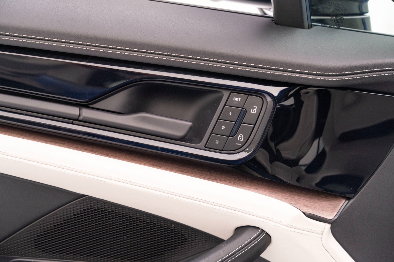 Used 2025 Porsche Panamera 4S image 23