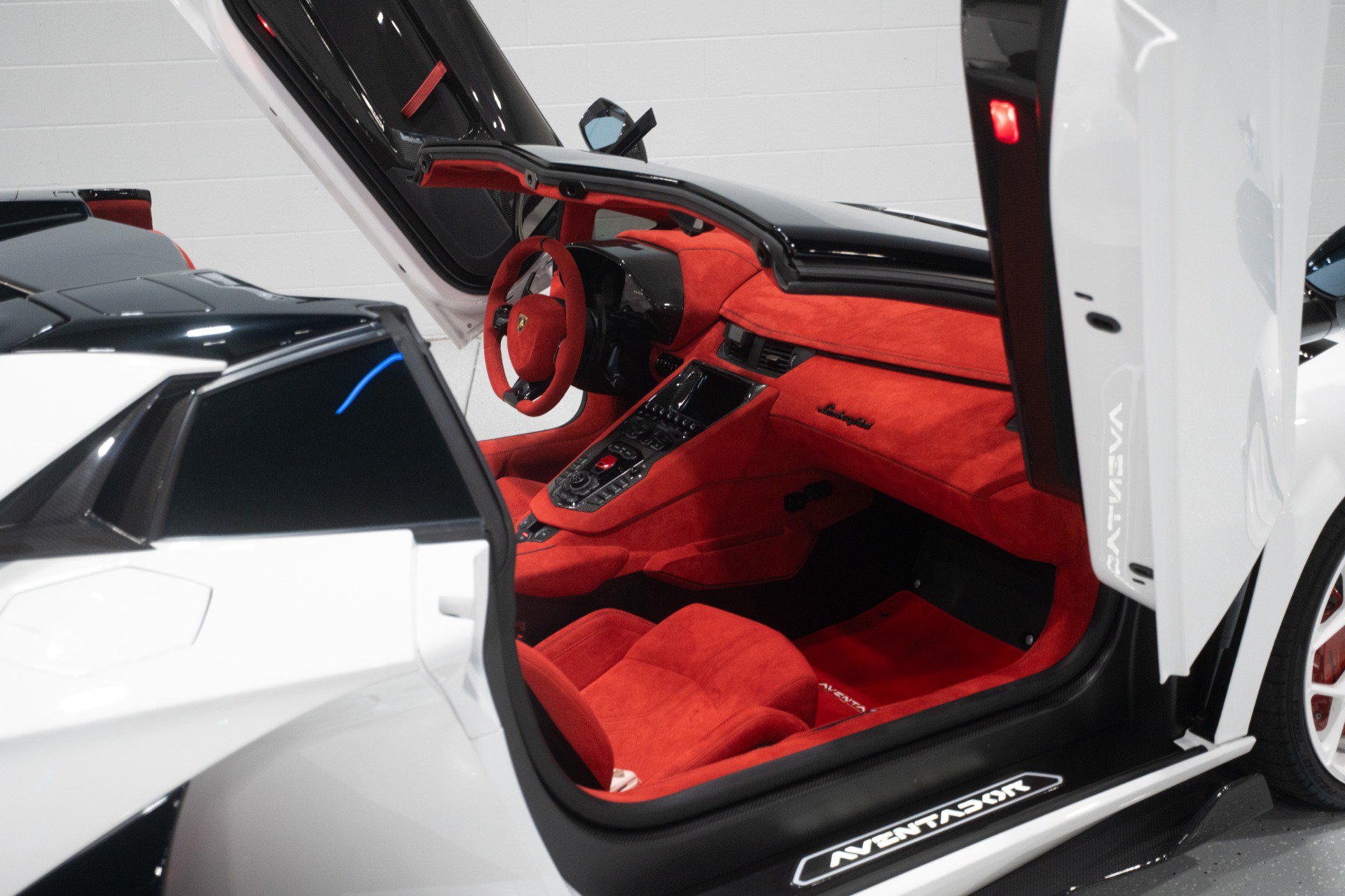 Used 2020 Lamborghini Aventador SVJ AWD/4WD image 57
