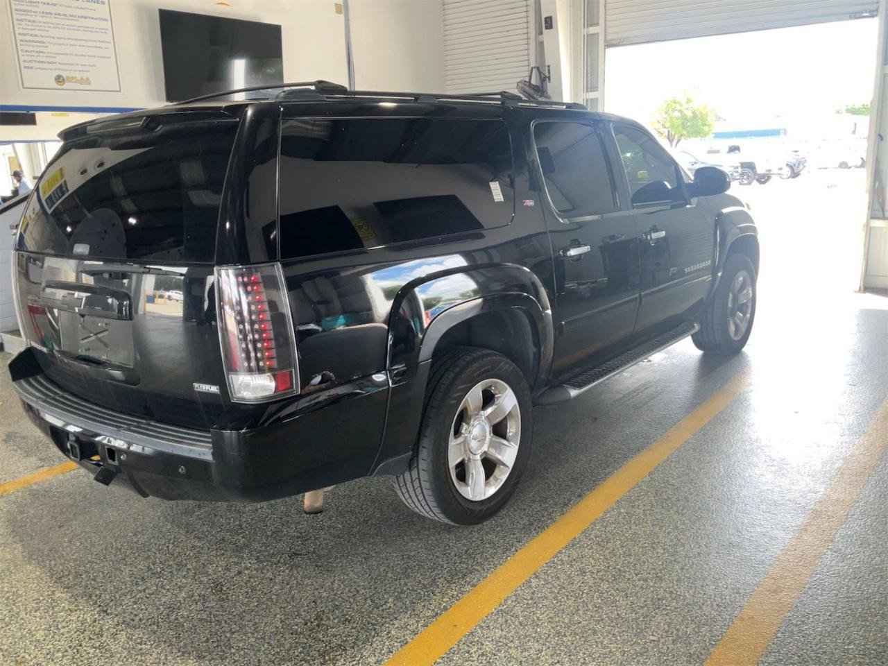 Used 2007 Chevrolet Suburban LT w/ LT Preferred Equipment Group AWD/4WD image 3