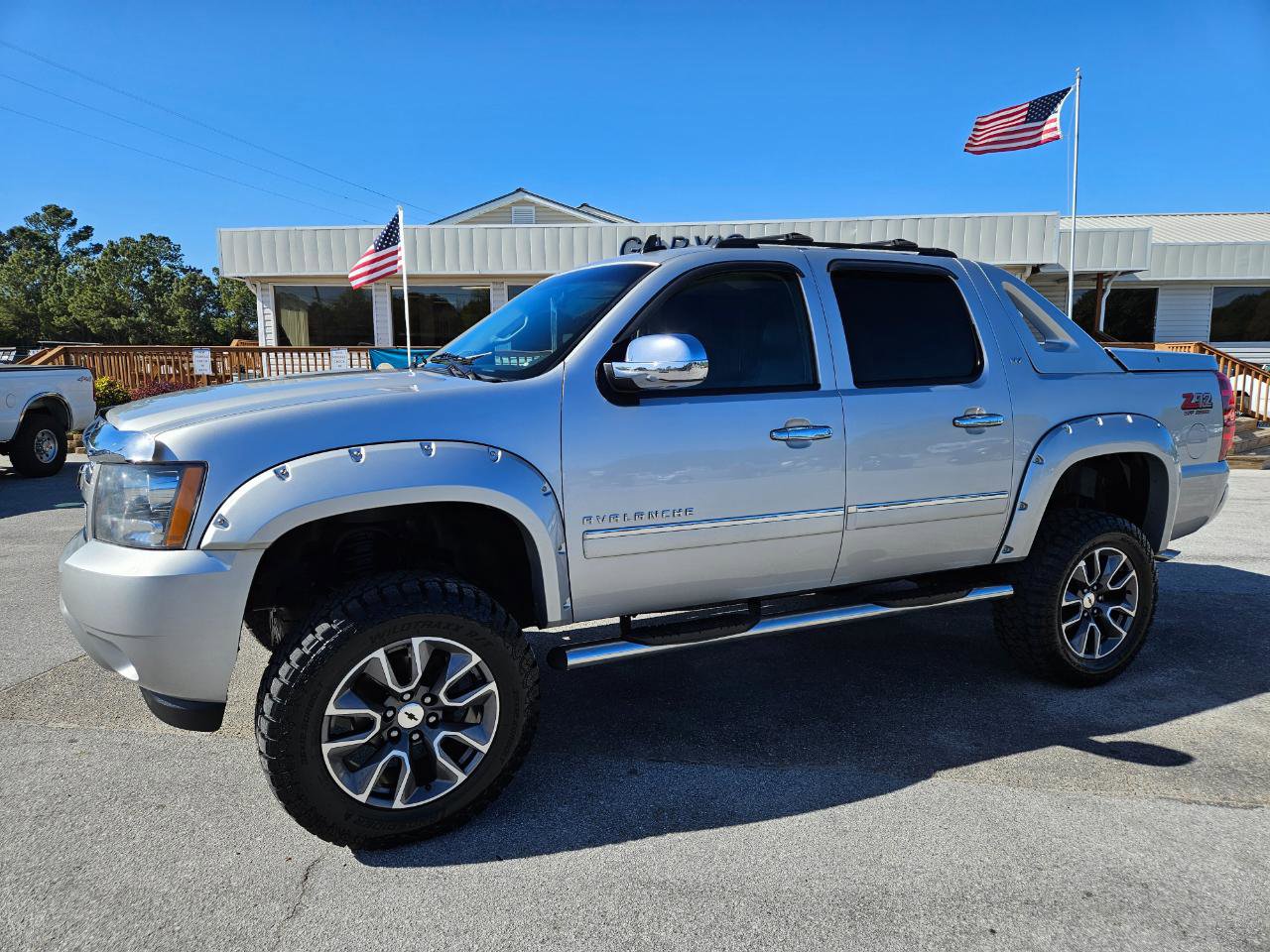 Used 2011 Chevrolet Avalanche LTZ image 2