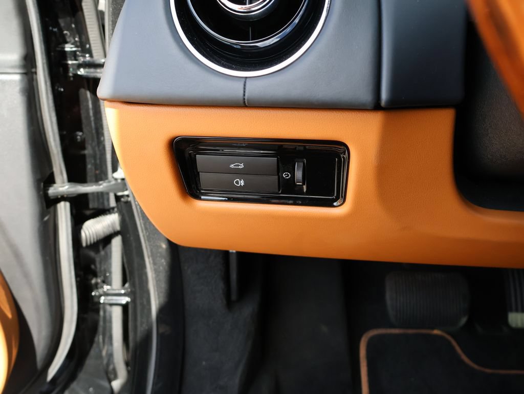 Used 2011 Jaguar XJ L RWD image 35