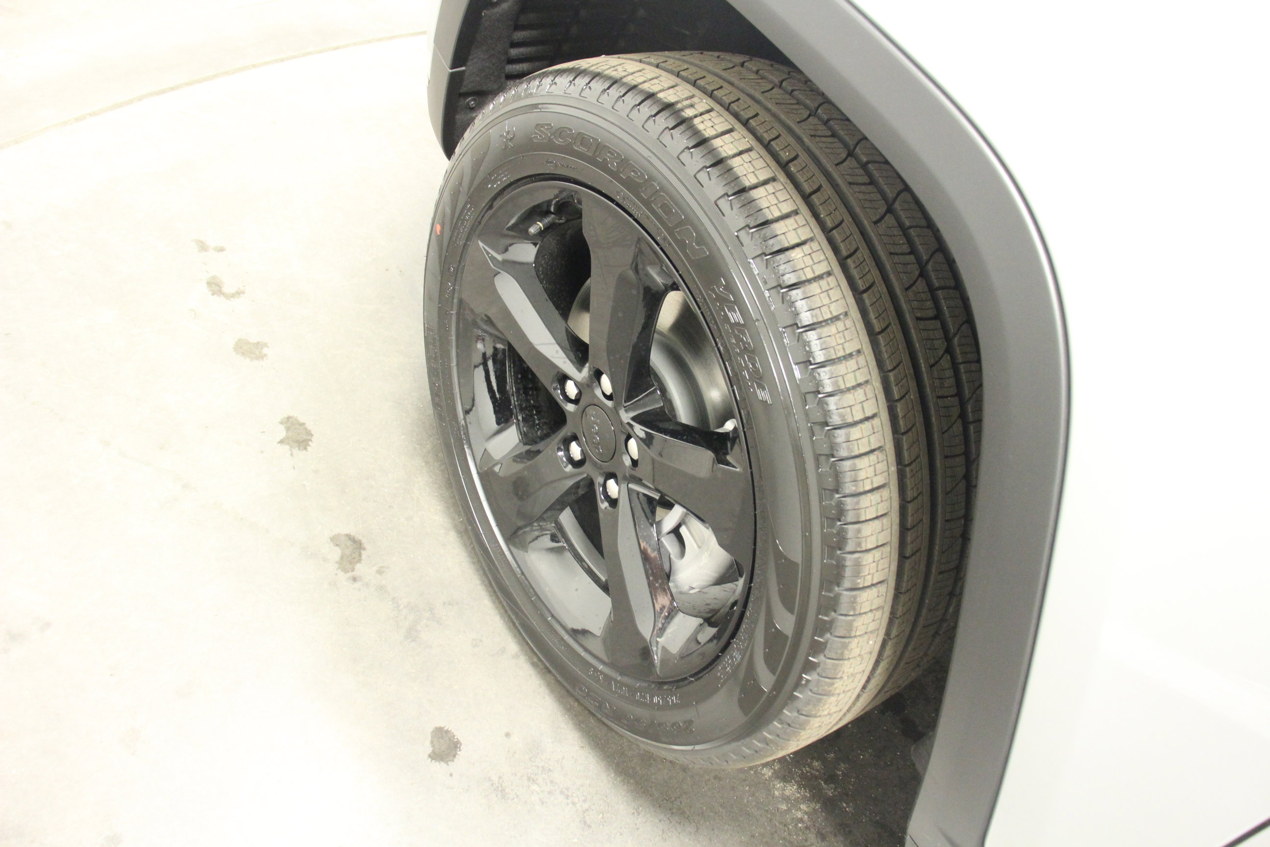 New 2025 Jeep Grand Cherokee L Limited w/ Black Appearance Package image 10