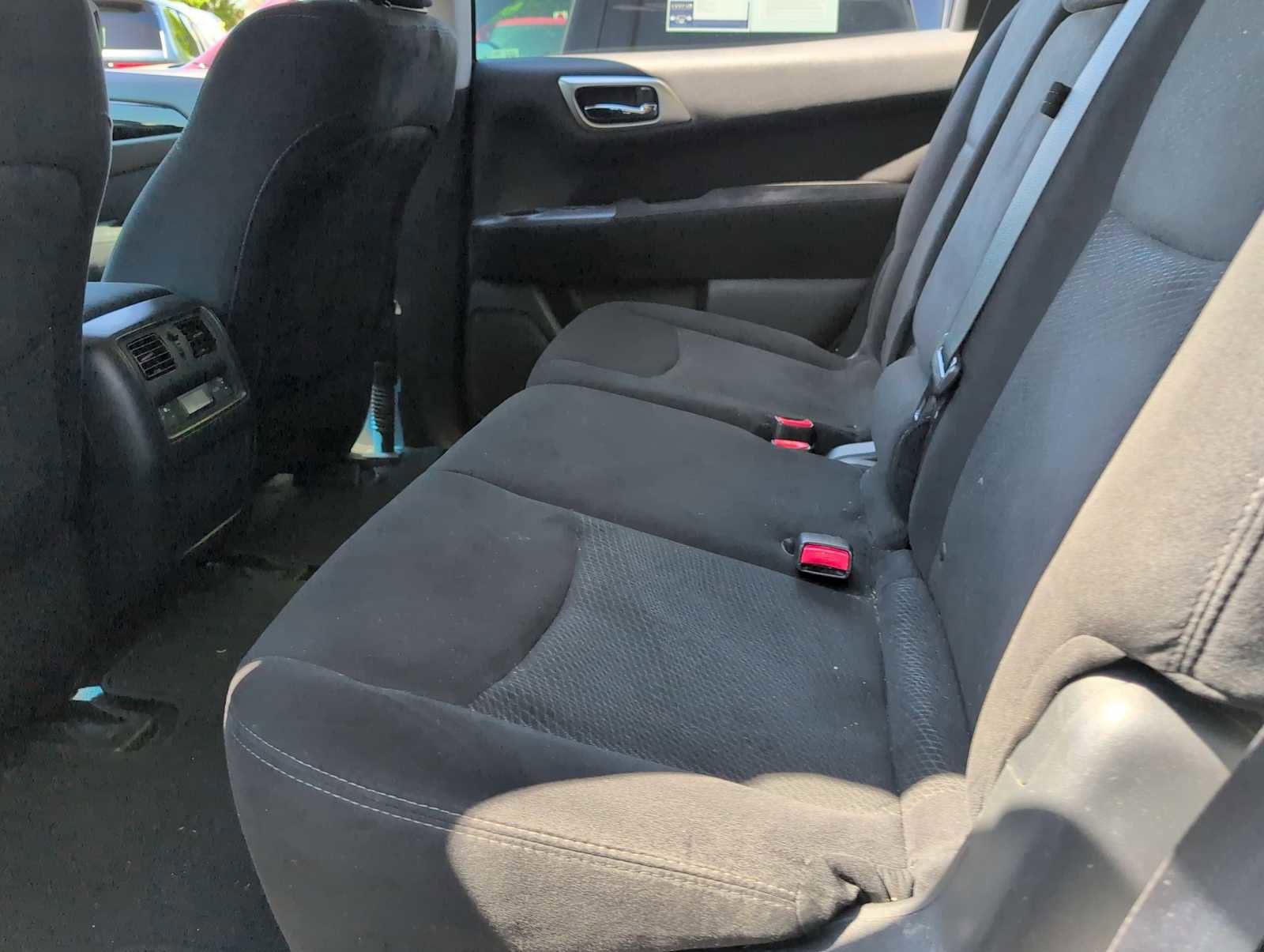 Used 2014 Nissan Pathfinder SV image 19