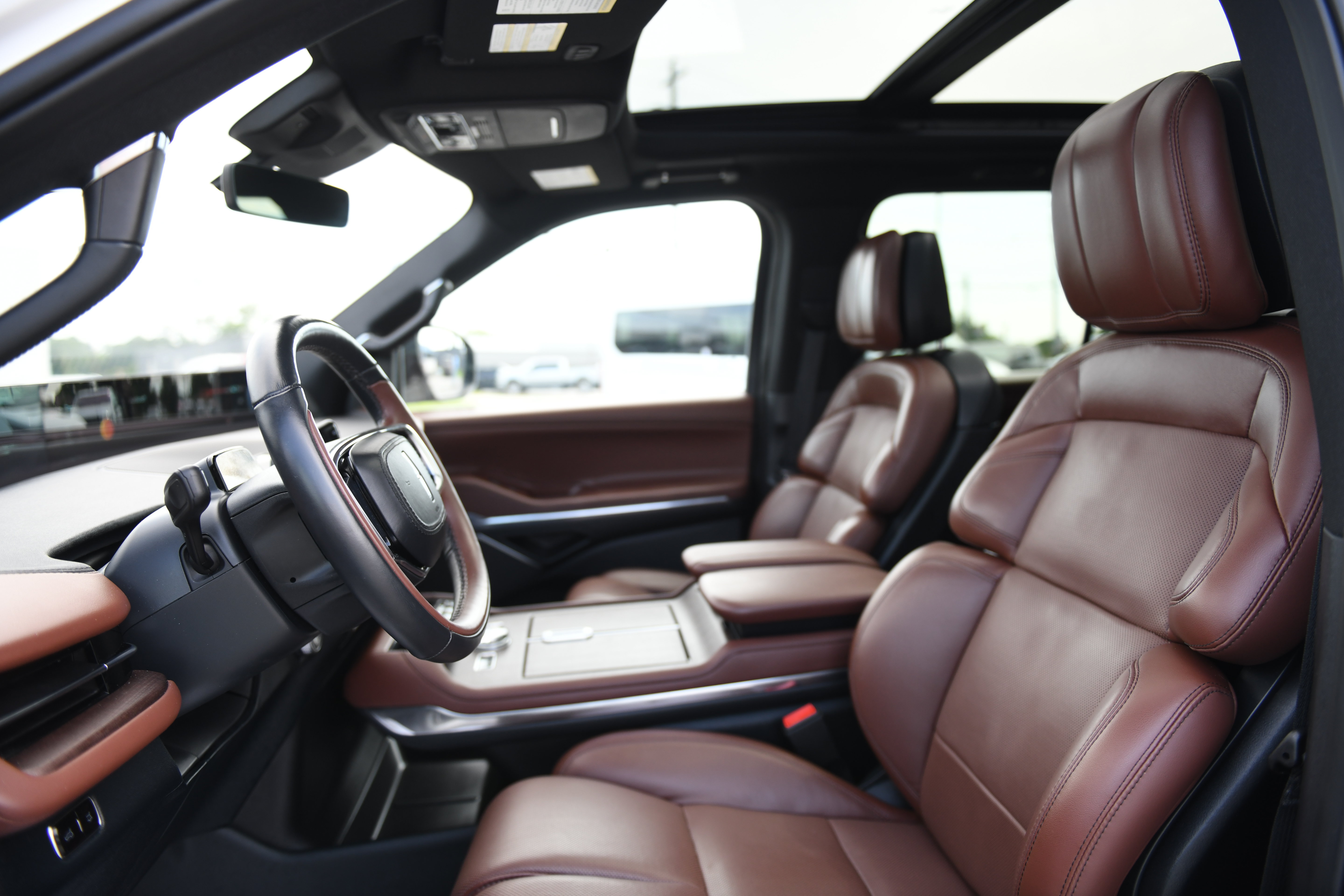 Used 2025 Lincoln Navigator Reserve AWD/4WD image 18