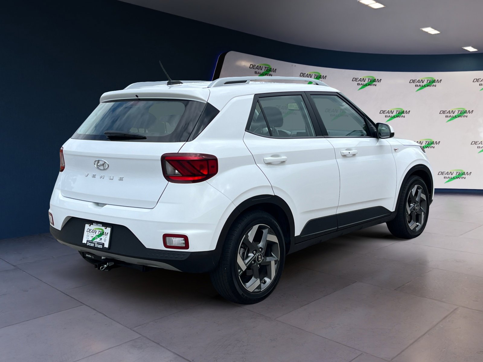 Used 2024 Hyundai Venue SEL image 7