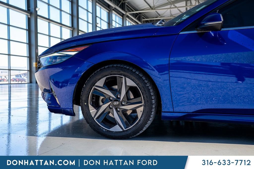 Used 2023 Hyundai Elantra Limited image 30
