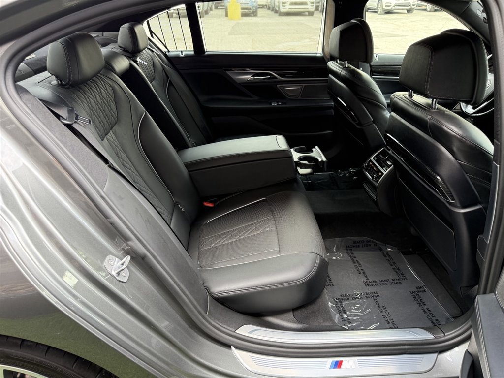 Used 2019 BMW 750i w/ Executive Package RWD image 19