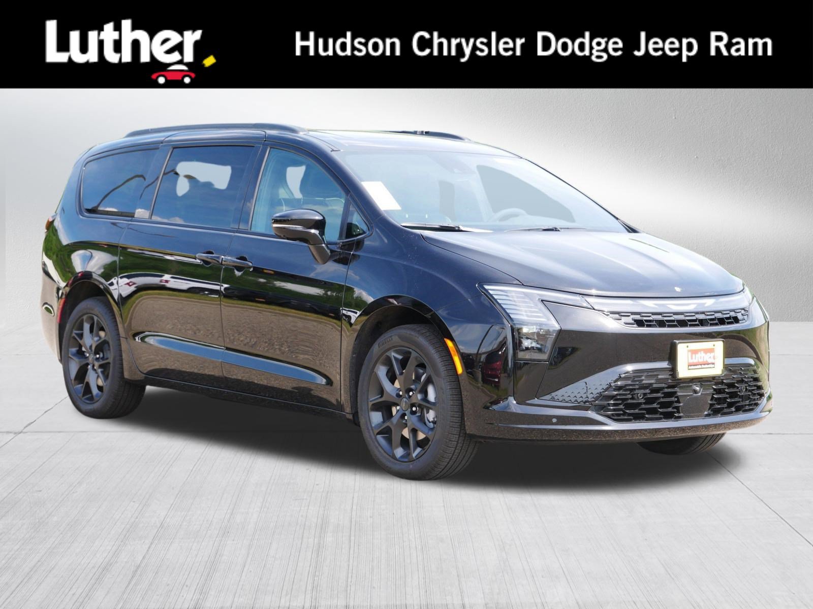 New 2027 Chrysler Pacifica Limited w/ S Appearance Package AWD/4WD image 1
