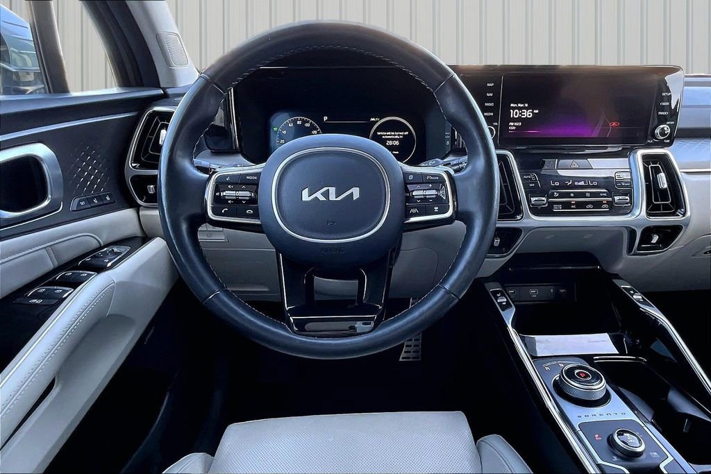 Used 2023 Kia Sorento SX Prestige w/ Panoramic Sunroof Package image 2