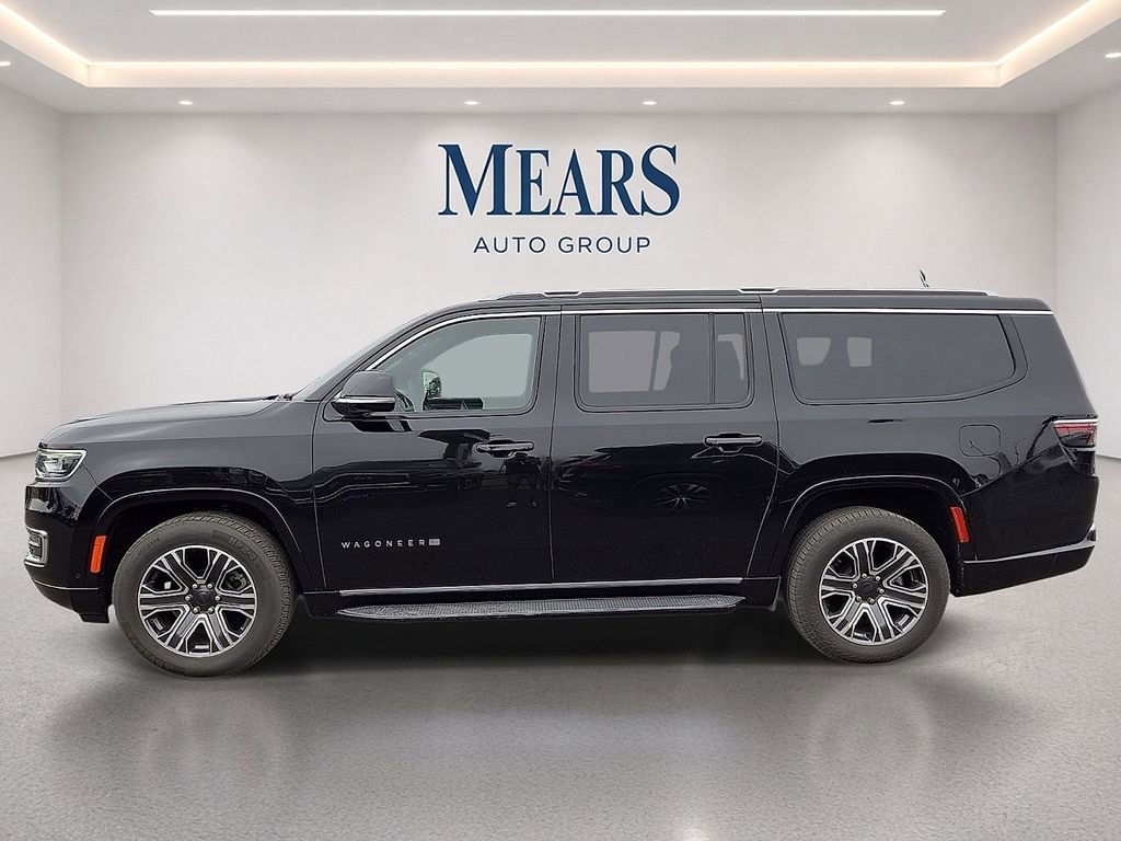 Used 2024 Jeep Wagoneer L Series II RWD image 2