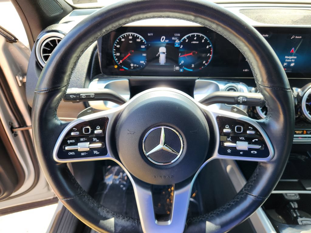 Used 2023 Mercedes-Benz GLB 250 4MATIC w/ Premium Package image 21
