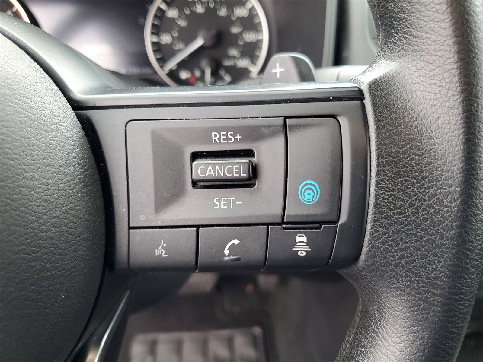 Used 2024 Nissan Rogue SV image 12