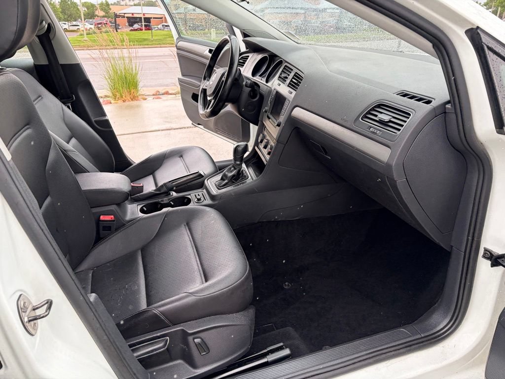 Used 2017 Volkswagen Golf SportWagen FWD image 23