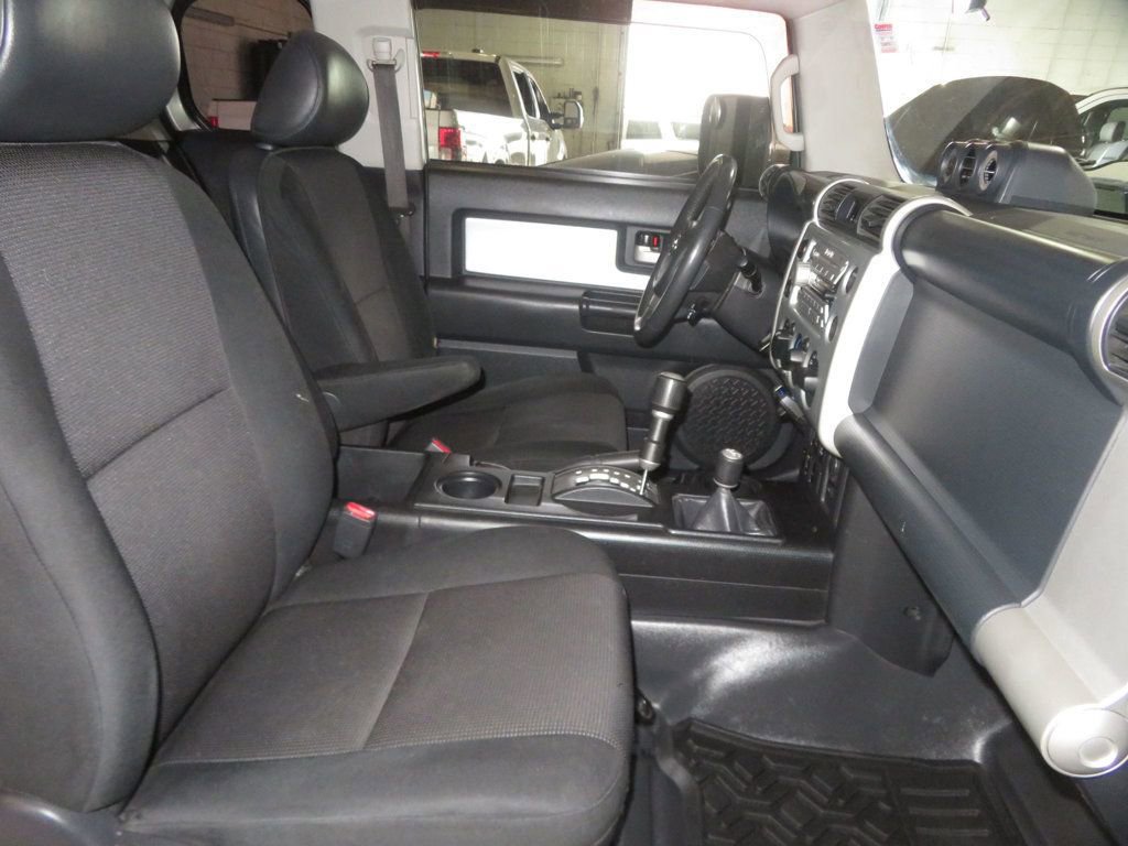 Used 2007 Toyota FJ Cruiser 4WD image 29
