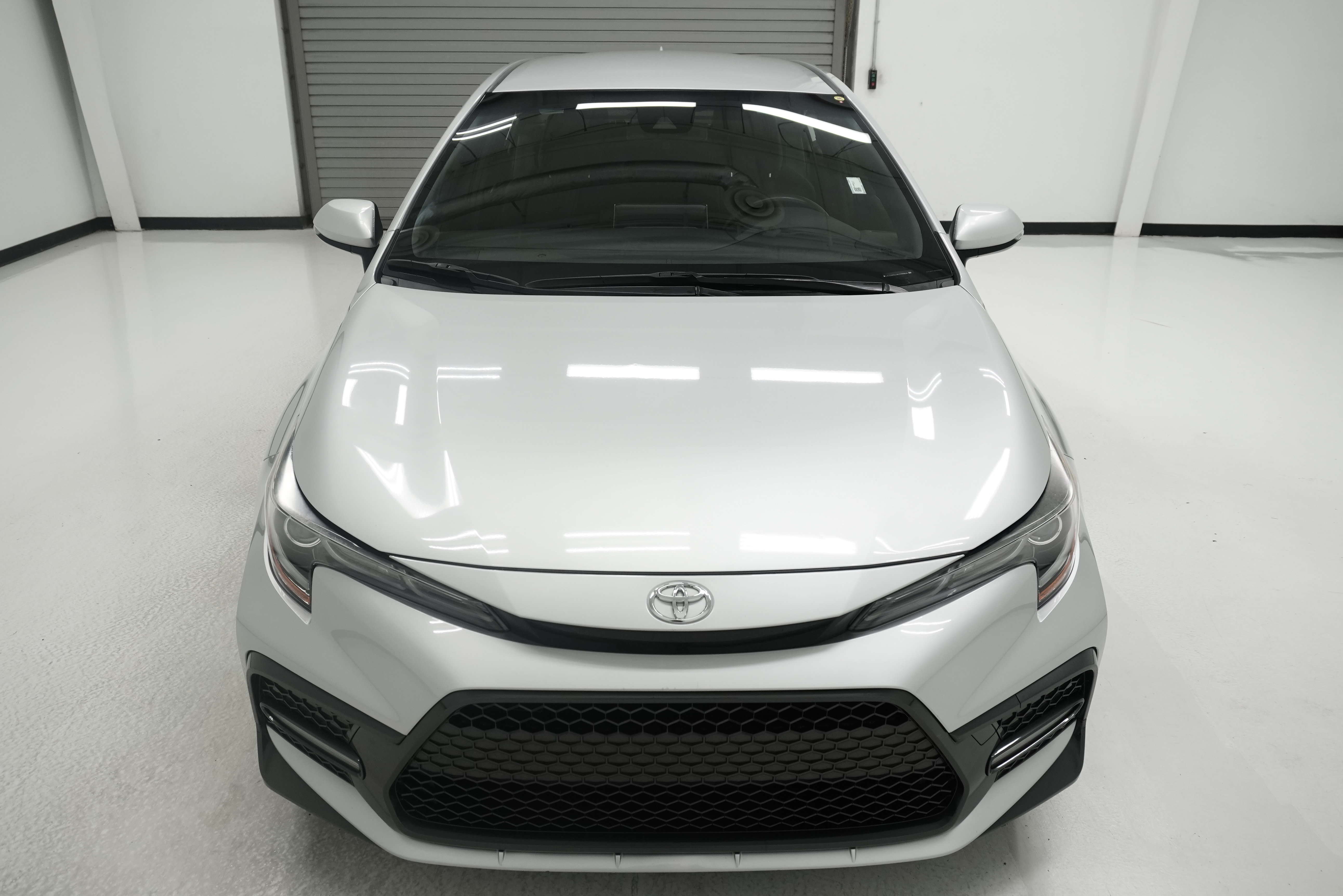 Used 2021 Toyota Corolla SE FWD image 2