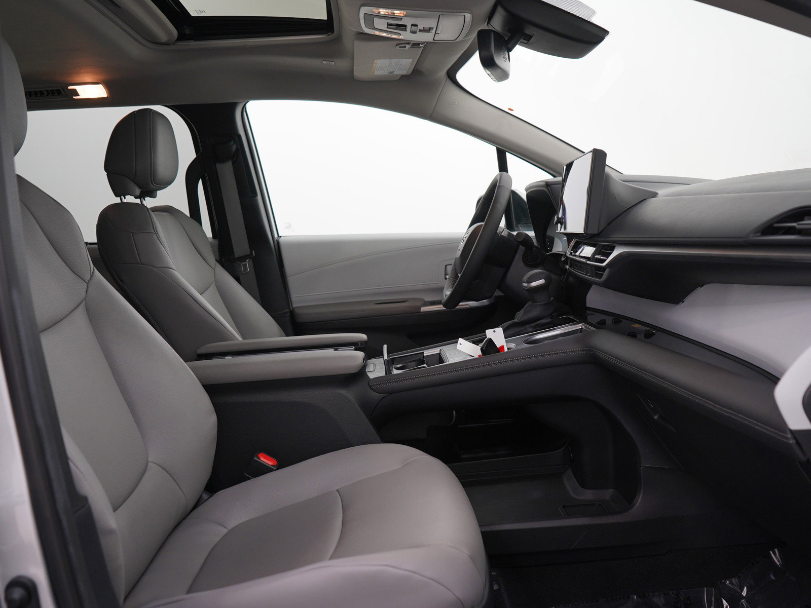 Used 2025 Toyota Sienna XLE FWD image 12