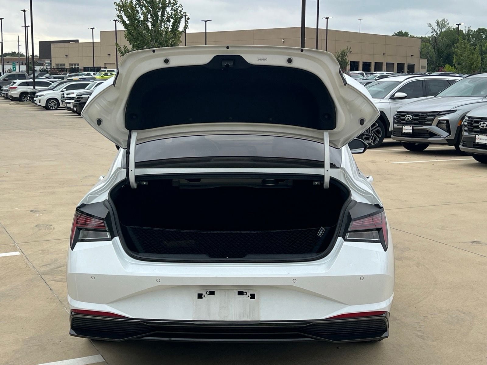 Certified 2021 Hyundai Elantra Limited FWD image 15