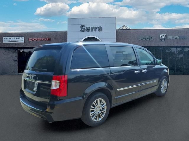 Used 2013 Chrysler Town & Country Touring-L w/ Driver Convenience Group FWD image 7