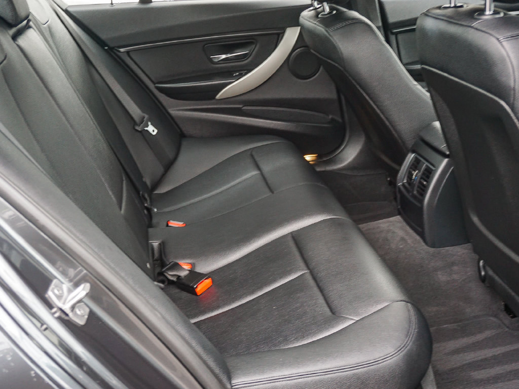 Used 2016 BMW 320i Sedan RWD image 14